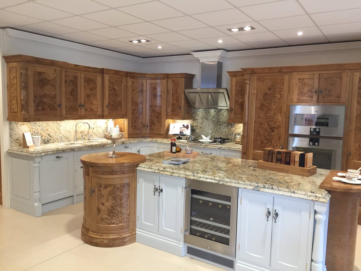 kitchenthinkUK's tweet photo. Burr Oak kitchens @ptofyork from start to finish #treetokitchen #pm https://t.co/nj38jIaQbZ