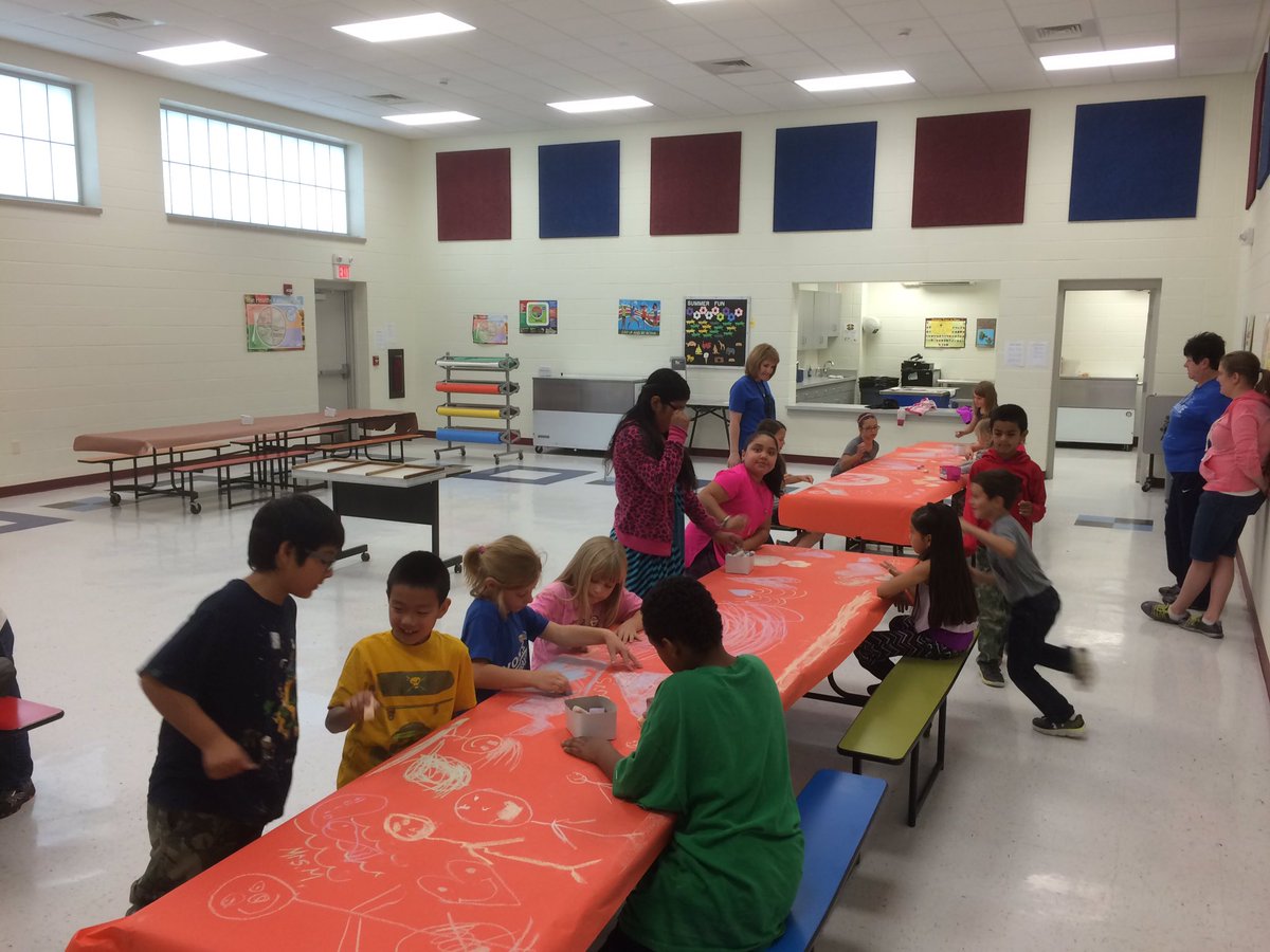 BearcatPrin's tweet photo. Park Fun Day! #LyonsSchools https://t.co/Hn9lMmStDj
