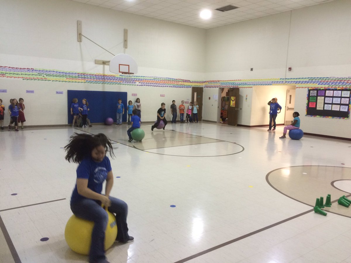 BearcatPrin's tweet photo. Park Fun Day! #LyonsSchools https://t.co/Hn9lMmStDj
