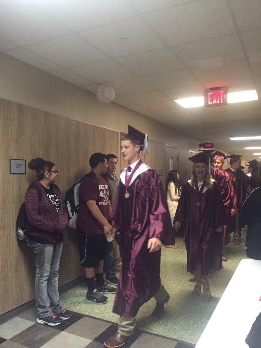 StephRog11's tweet photo. Congrats grads! https://t.co/sJe82ELziz