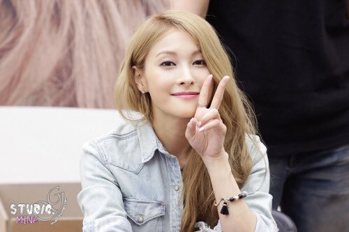 _karaholic's tweet photo. Happy 28th Birthday to our beautiful goddess Park Gyuri! Please lead #KARA and Kamilia forever! #Happy28thGyuriDay https://t.co/izefdEfjjF