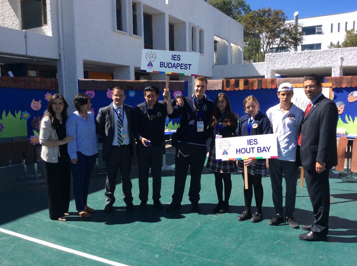 SEKQuito's tweet image. Congratulations Budapest and Hout Bay for the first place in the math farm. 
#InterSEK2016 
#SerMejores