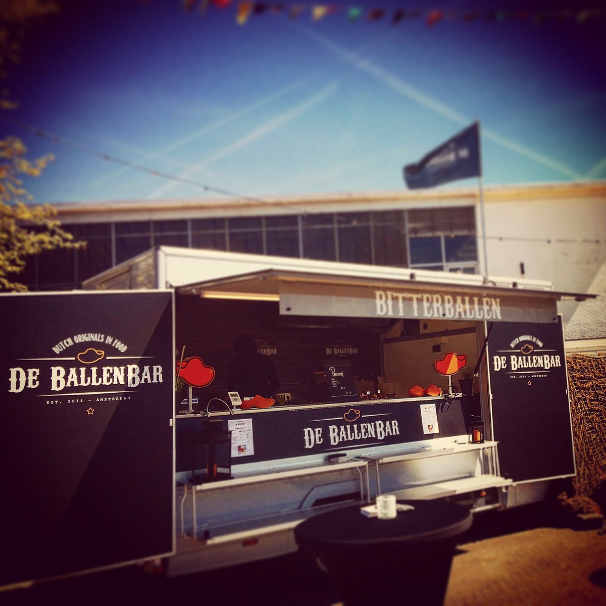 BallenBar's tweet photo. Op zoek naar stoere ballenbakker om fulltime met onze Foodtruck te knallen! Rijbewijs = must. E info@deballenbar.com https://t.co/lMT0pl4jxj