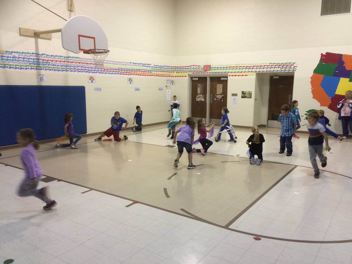 BearcatPrin's tweet photo. Park Fun Day! #LyonsSchools https://t.co/XWNEvq7TU0