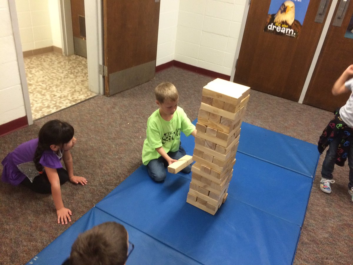 BearcatPrin's tweet photo. Park Fun Day! #LyonsSchools https://t.co/XWNEvq7TU0