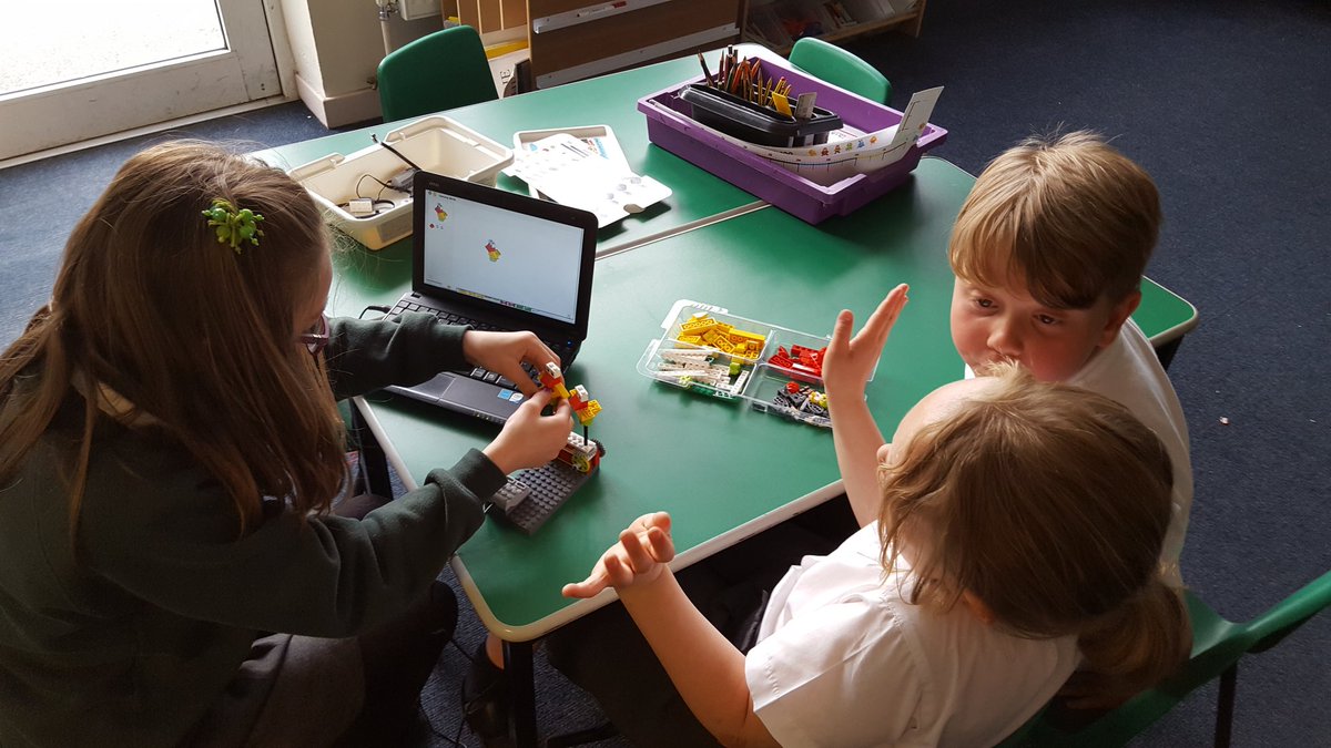 IvyBankPrimary's tweet photo. LEGO club master builders aiming to make the birds dance #willtheydoit #awesome https://t.co/ijwnXTbugO