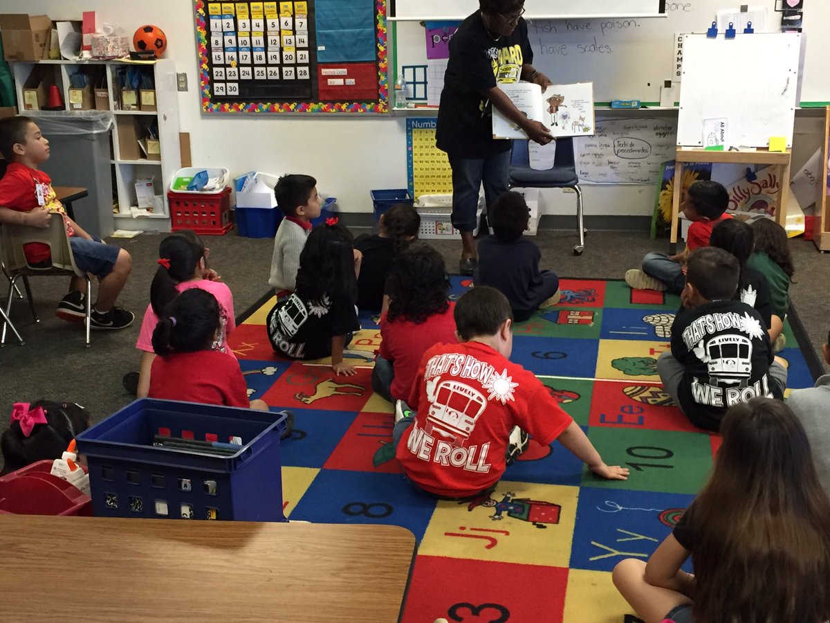 djimenez38K's tweet photo. So much fun during #fieldday now time for #irvingreads https://t.co/xadM23xZRE