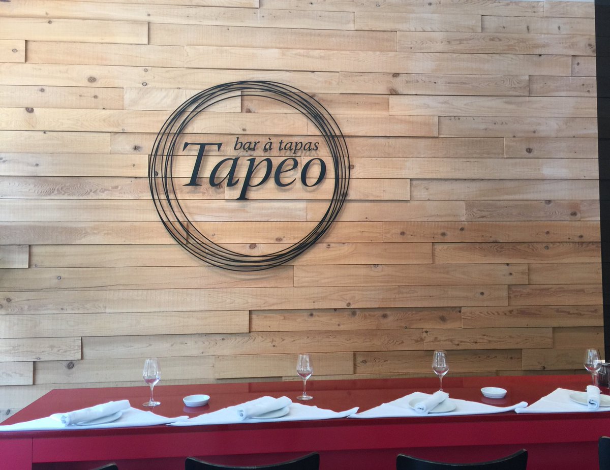 MunizMe's tweet photo. Back at it ! #tapas action for #lunch ! #Open4Lunch @Restotapeo @AfonsoV_ @arturpais514 https://t.co/HQwlUsHfWq
