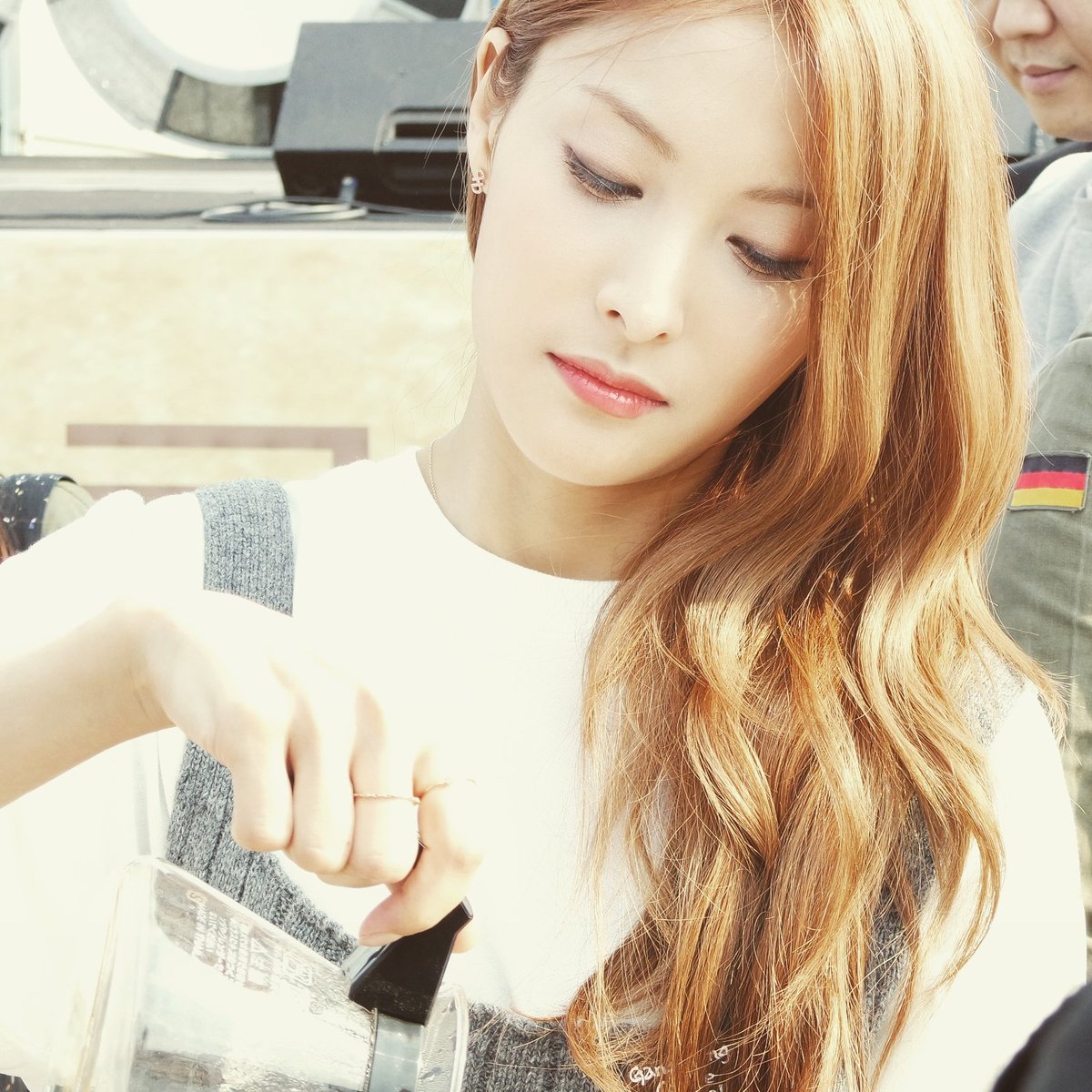 raventree90's tweet photo. 완-벽 #HappyGyuriDay https://t.co/MZ1g32tgiv