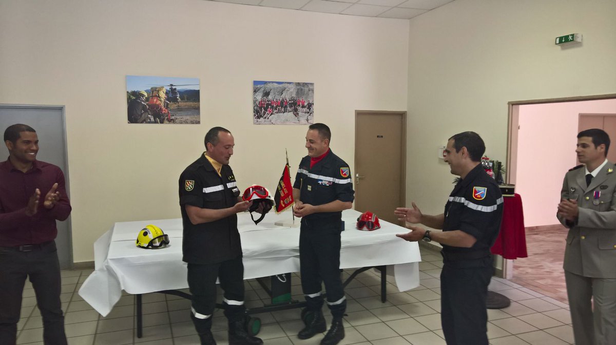 UMEgob's tweet image. Acto de hermanamiento entre la #UIISC5 y el #BIEM3 después de una semana de ejercicios  conjuntos en #Córcega