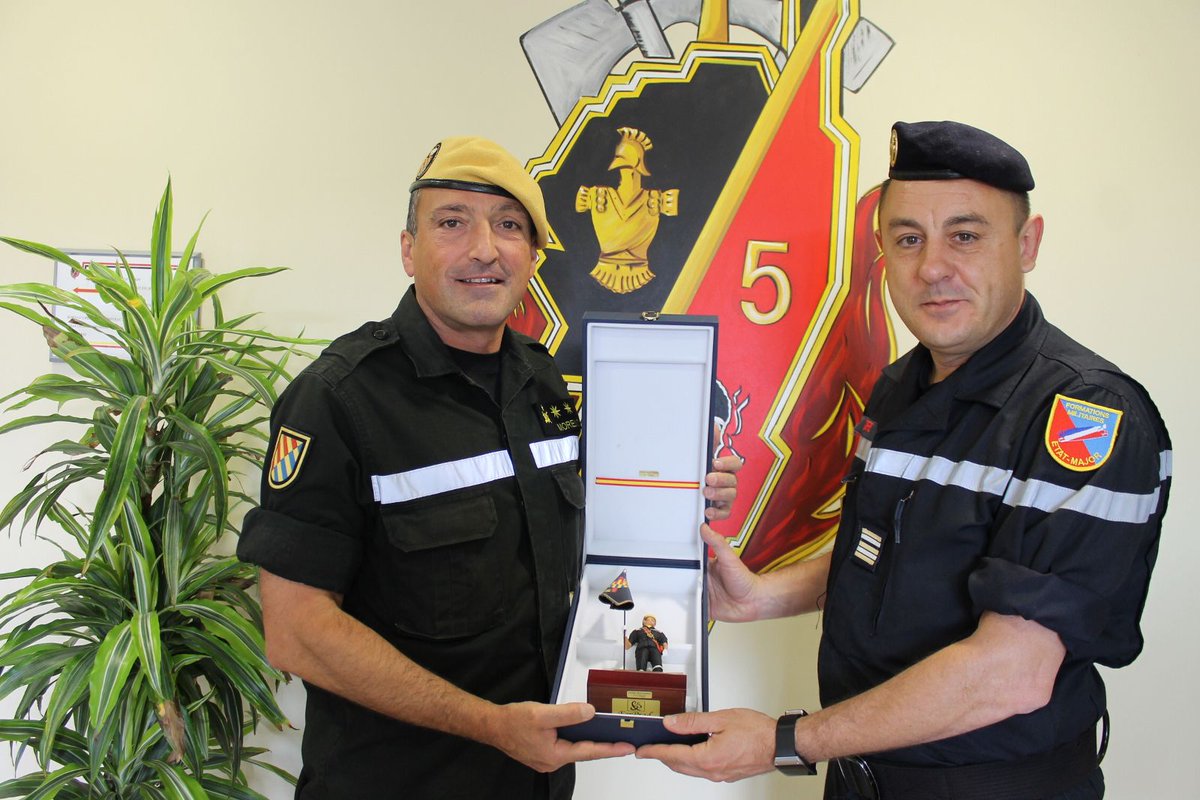 UMEgob's tweet image. Acto de hermanamiento entre la #UIISC5 y el #BIEM3 después de una semana de ejercicios  conjuntos en #Córcega