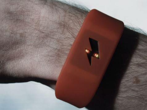 Independent's tweet image. The wristband that stops you spending money... or else ind.pn/255fALa