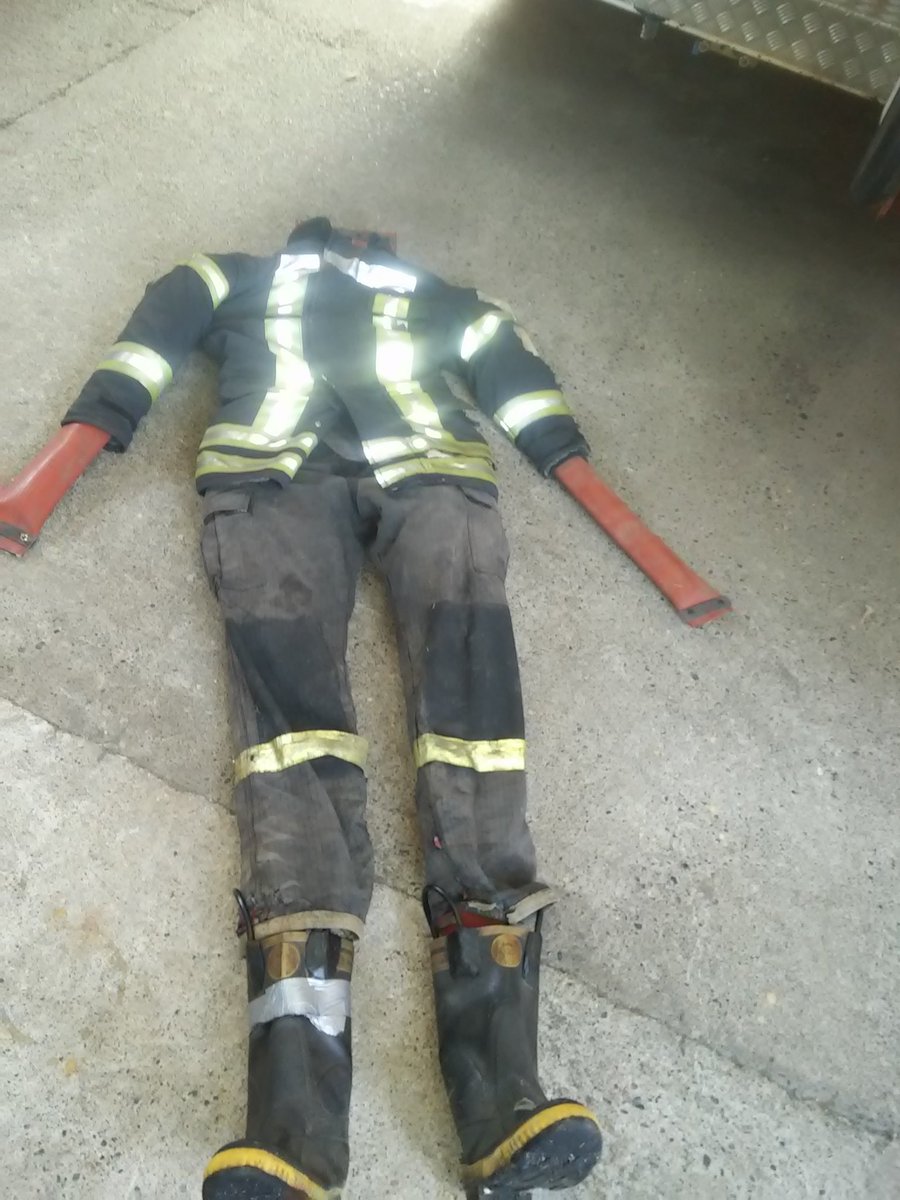 1DFK_LAUNION's tweet photo. Preparando los equipos de entrenamiento para correr el futuro Desafío de Bomberos 2016!  #Bomberos #scottfire https://t.co/Gs8Hg3Xm5o