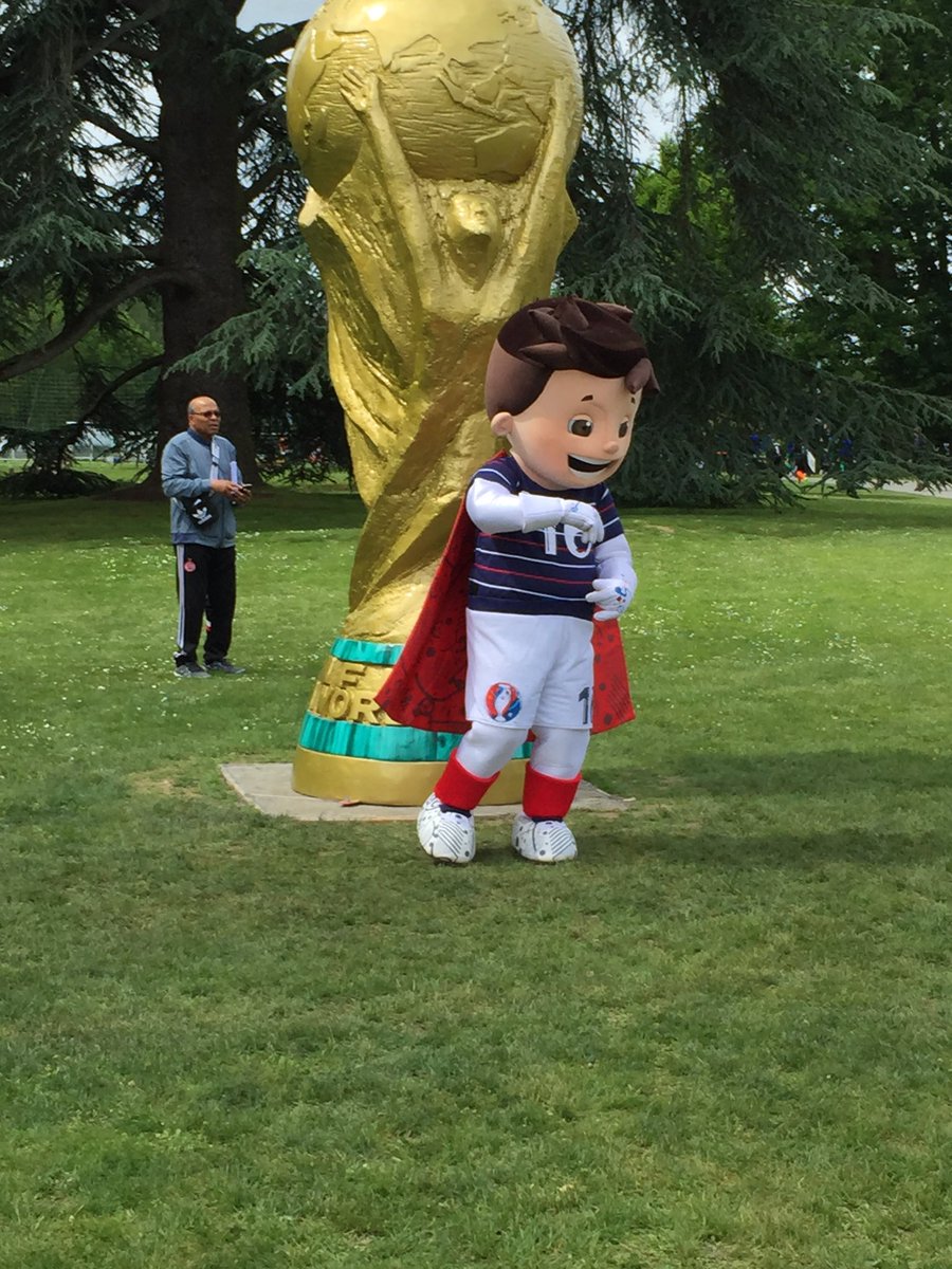 OnzeMondial's tweet image. Super Victor a une de ses patates ! #MFC2016 #Clairefontaine