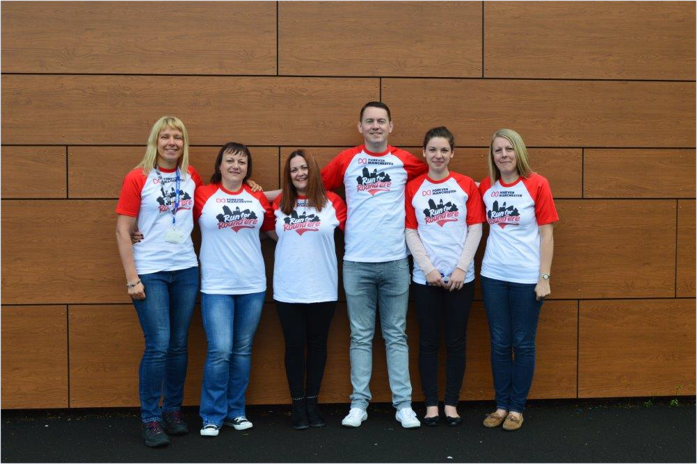 Brother_UK's tweet photo. Our team are all ready for #GreatManchesterRun @Great_Run on Sunday to help @4EVERManchester https://t.co/bBTVMuLVMJ https://t.co/IyHfVno5hH