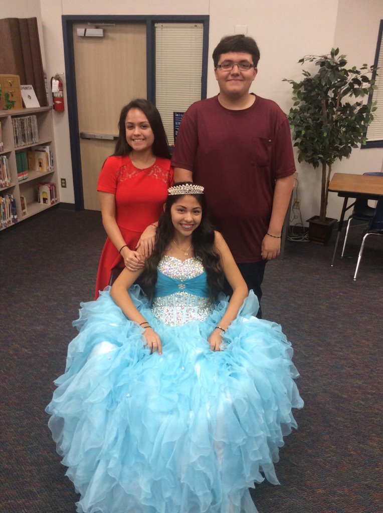 ceciliamewa's tweet photo. #laQuinceañera #SpanishIVAP #greatday @Bussey_Owlets https://t.co/fWgRUQpiII