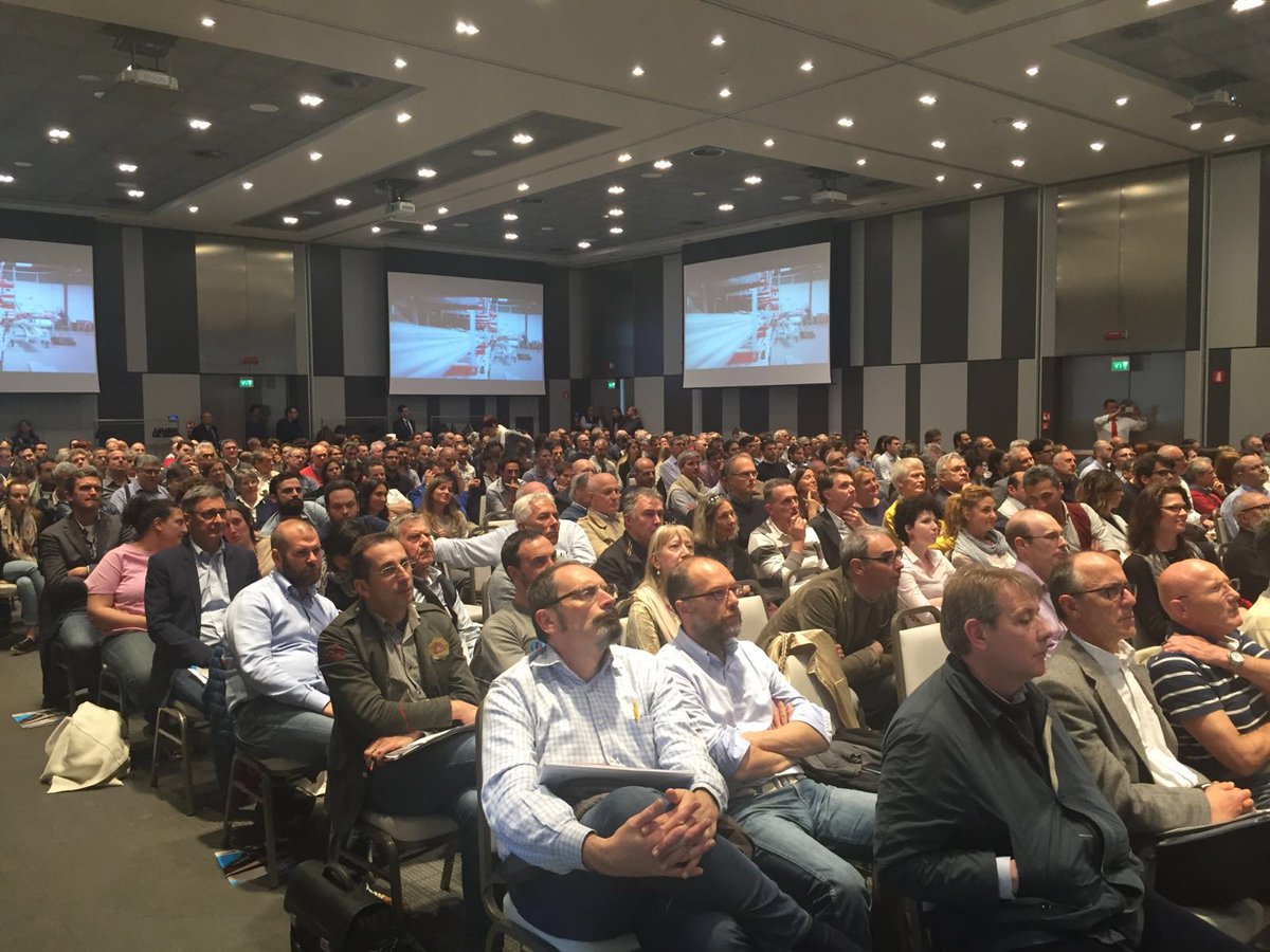 Faraonesrl's tweet photo. Sabatino parla di Architetture Trasparenti a Norma a 350 #architetti e #ingegneri ! #TheNextBuilding #edificiNZEB https://t.co/XOVsZyCaC1