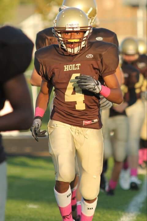 ainthenumber23's tweet image. Every time they talk about people from holt that have died my whole mood changes 😒😭 I miss my big bro #RipCheese