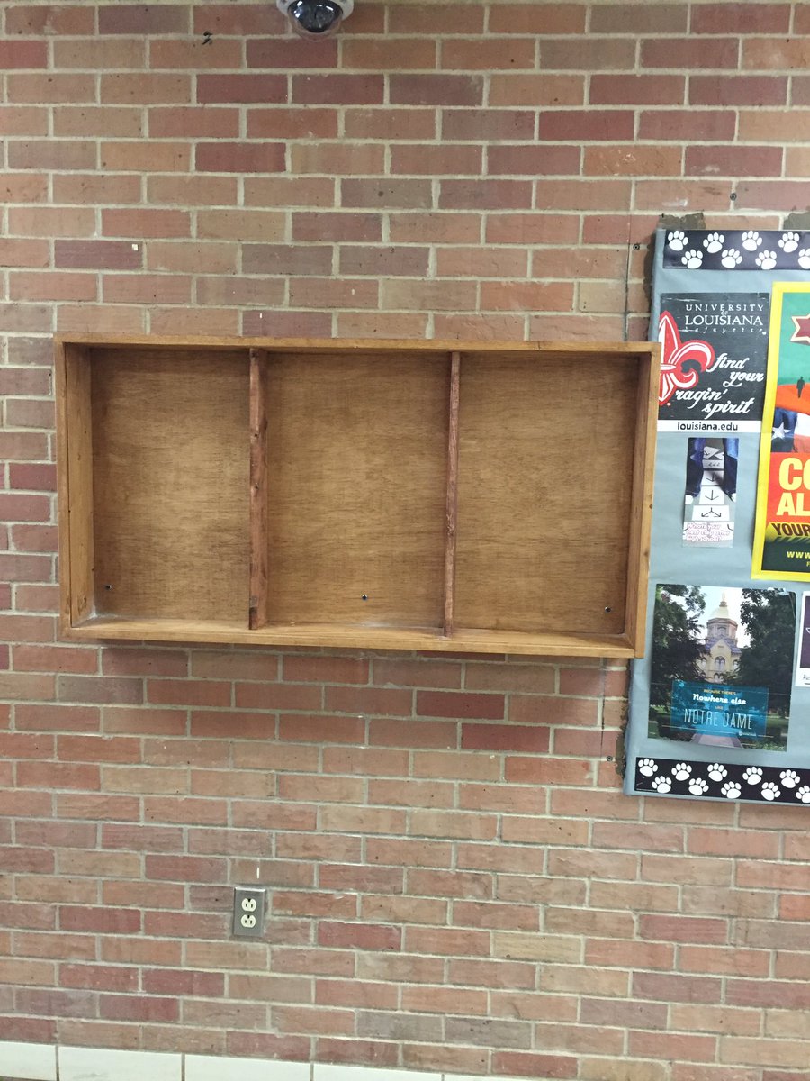 EastsideSoil's tweet photo. #EMHS Panther Claudia helps install our zero-waste display case #KeepEastsideBeautiful https://t.co/3B2RlVKcOV