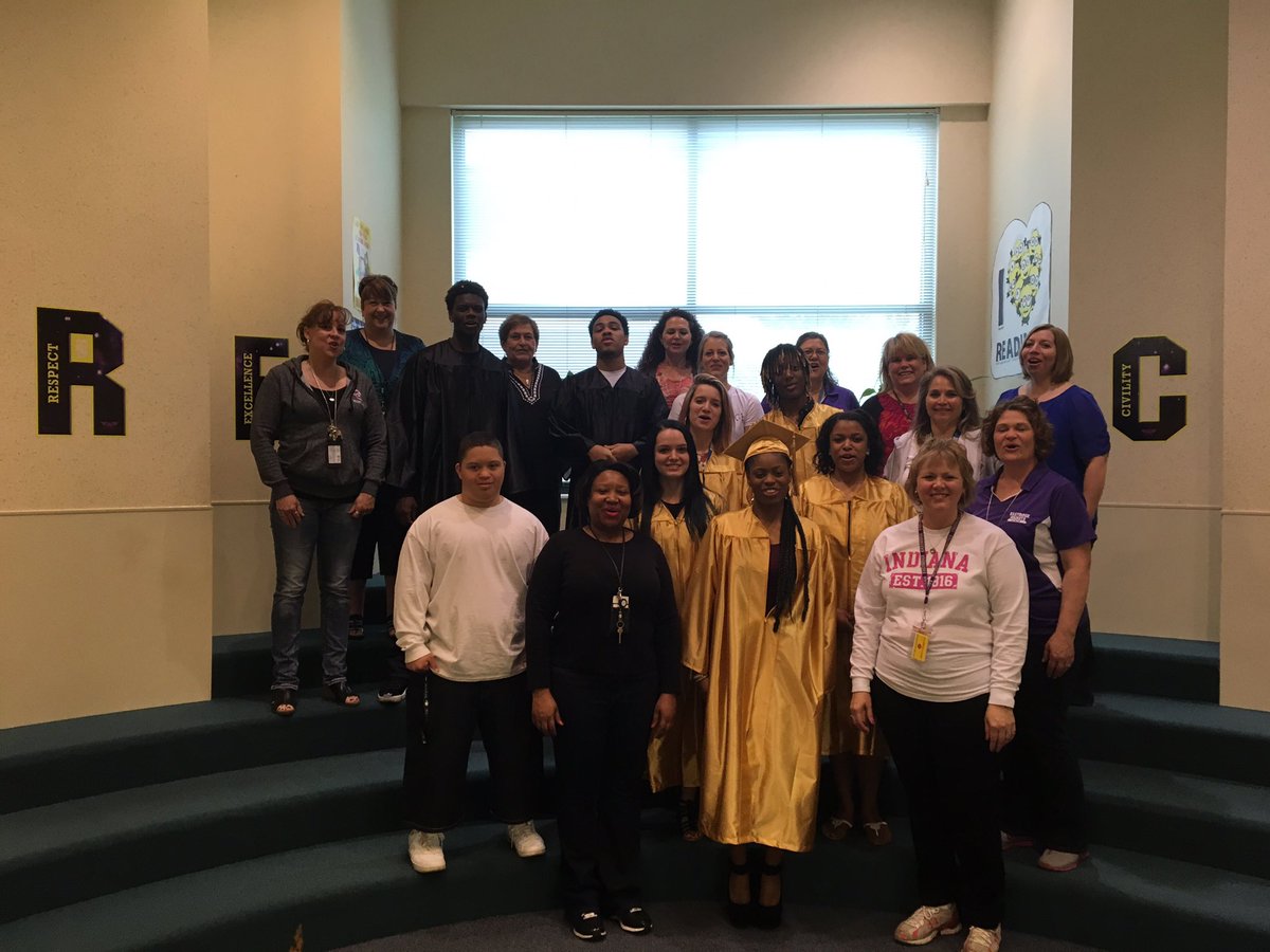 Senior bfst for former Rockets! Amazing students: products of phenomenal teachers. @timehanson <a href="/DenaCushenberry/">Dr. Dena Cushenberry</a>