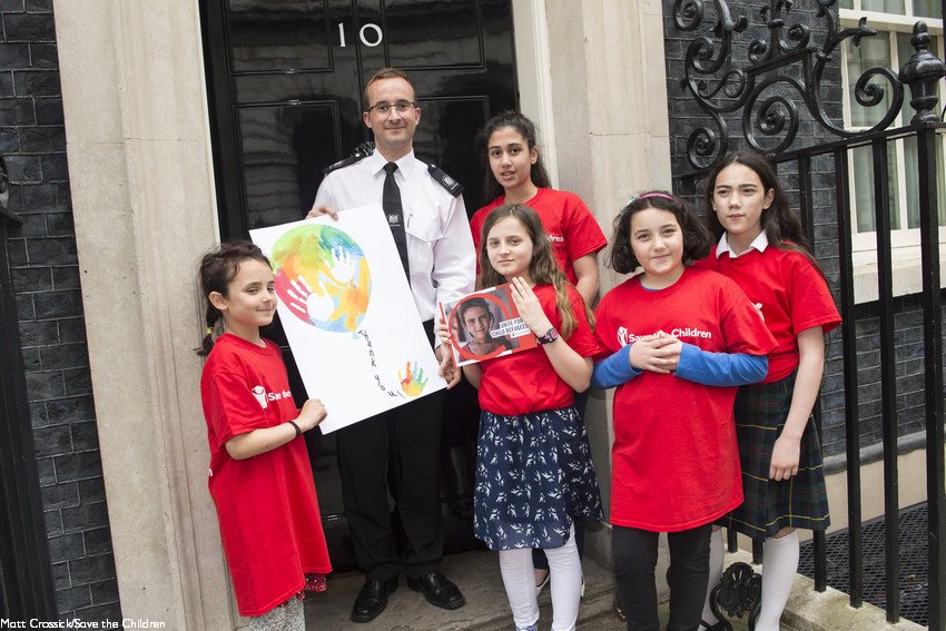 savechildrenuk's tweet photo. We handed in your messages of hope to help #savechildrefugees! Thank you to our incredible supporters &amp; @Number10gov https://t.co/aDjJIRSypc