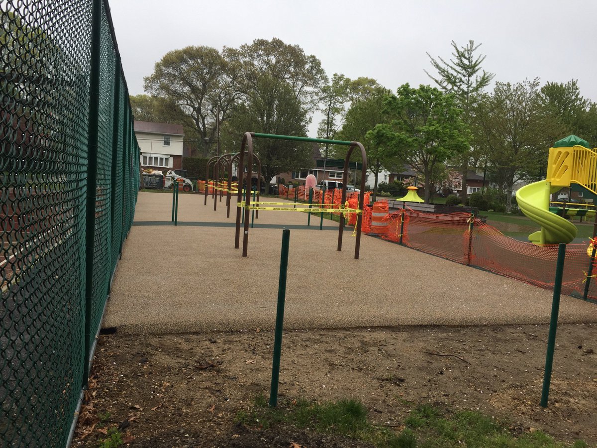 AGMSurfacing's tweet photo. What a great job guys! #pourinplace #PIP #VillageofMassapequa #MassapequaNY https://t.co/ole1eta5sI