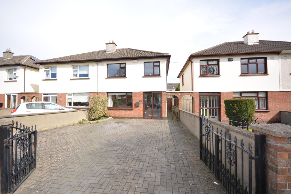 Flynnassoc's tweet photo. Open view Saturday 21st of no. 18 Ashington Ave from 10.00-10.30am #3bedsemi #navanrd #location #walkincondition https://t.co/5Y7HnCvUJs