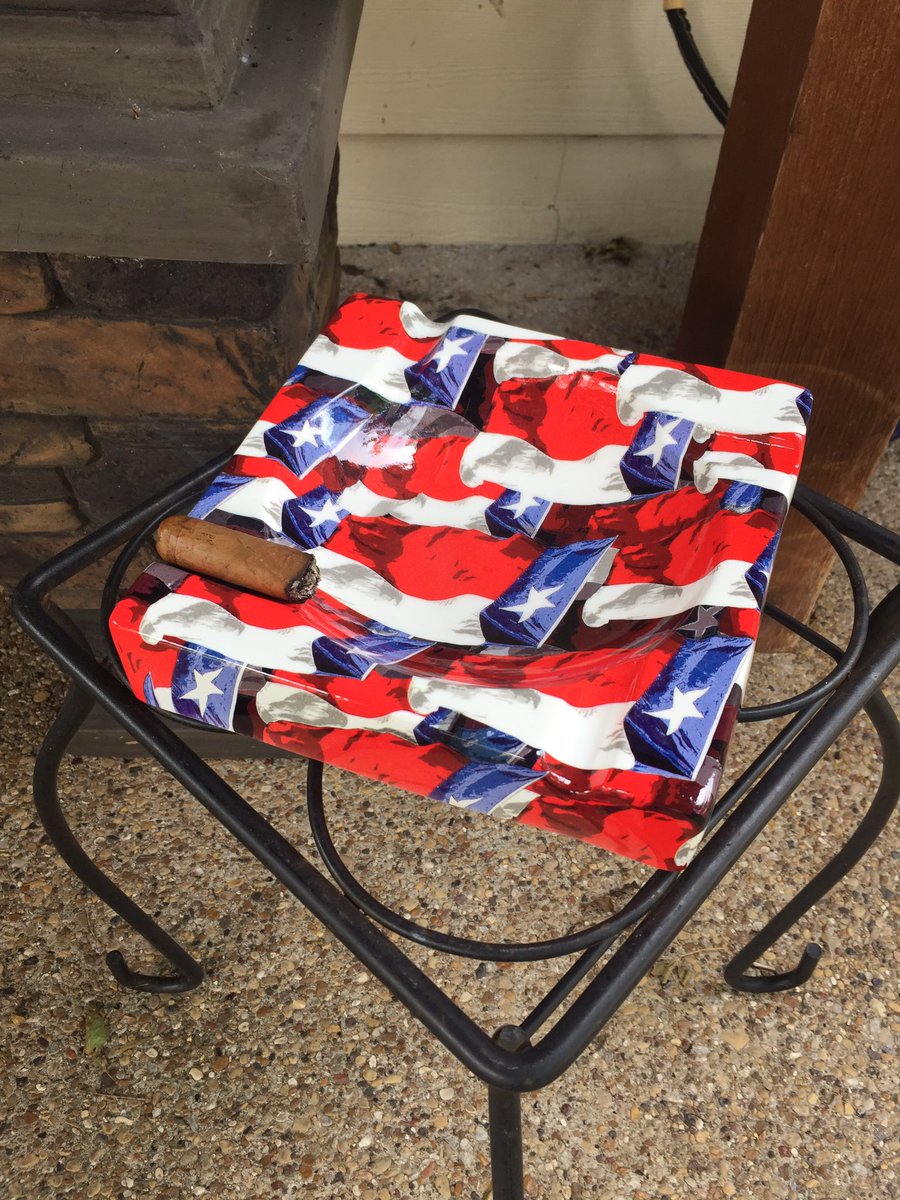 DistinctiveAsh's tweet image. Does your cigar have its own #perfectrestingplace #distinctiveash #lastalifetime #wontburnorscratch #nonelikeit