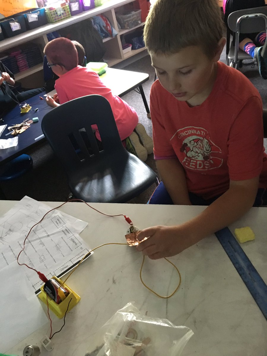 HTEbuckeye's tweet photo. Testing conductors and insulators #physicalscienceisfun https://t.co/C7VJ6YHoBD