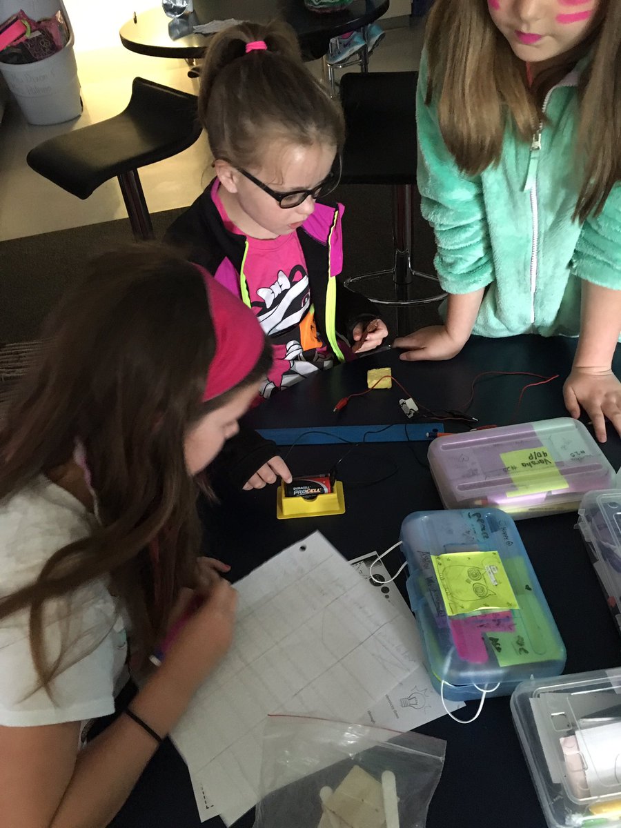 HTEbuckeye's tweet photo. Testing conductors and insulators #physicalscienceisfun https://t.co/C7VJ6YHoBD