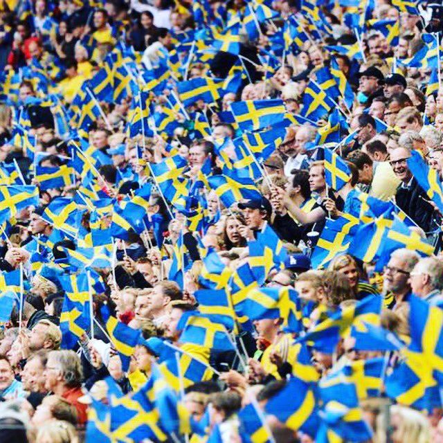 markoolio123's tweet photo. Farbror Frej och co borde ha jobbat mer med refrängen på sin officiella EM-låt. #inmedbollenimål 👊🏼 https://t.co/1M7HspkecN