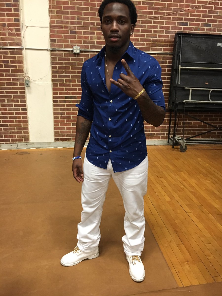 JamesGoneMakeIt's tweet photo. #SigmaTwitter 🤘🏽🔵⚪️ #IfYouAintBlu🖕🏽 #GOMAB #BetaUpMade https://t.co/JTyoHw3nuN