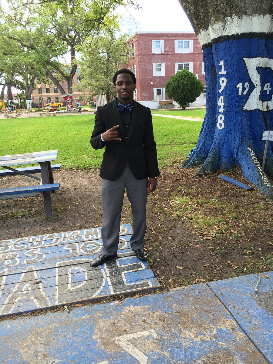JamesGoneMakeIt's tweet photo. #SigmaTwitter 🤘🏽🔵⚪️ #IfYouAintBlu🖕🏽 #GOMAB #BetaUpMade https://t.co/JTyoHw3nuN