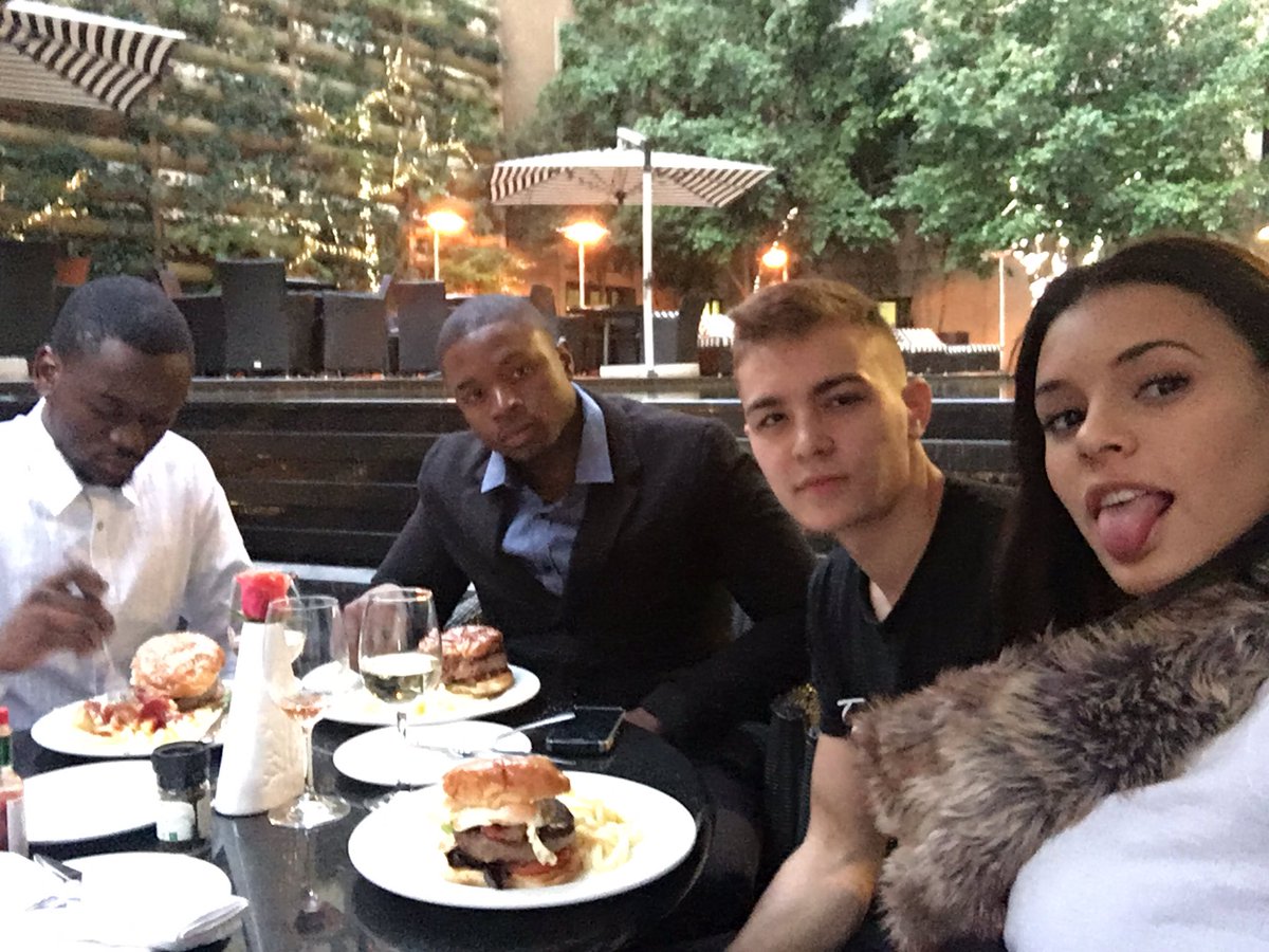 james1platt's tweet photo. Friday chilling https://t.co/hHe0Q8EpkS