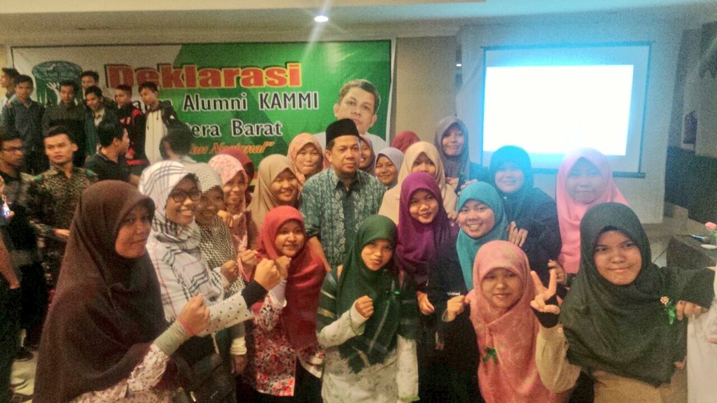 Bang <a href="/Fahrihamzah/">#AyoMoveOn2024</a> menghadiri deklarasi dan pelantikan presidium Keluarga Alumni KAMMI Sumatera Barat.