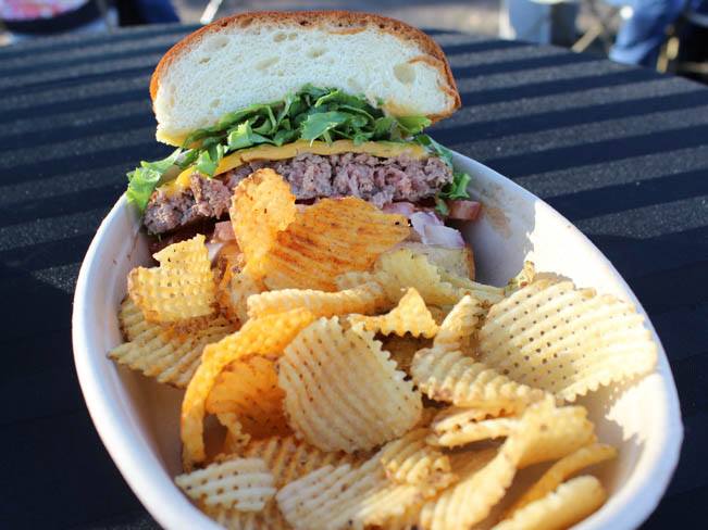 PipsBurgersKC's tweet photo. Kick Friday into high gear w/ a gourmet burger-we'll be at JE Dunn at 1001 Locust St 11AM-1PM. https://t.co/AzH5WQnmyr