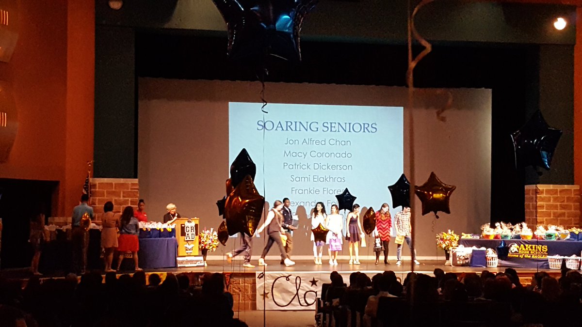 TheMsVallejo's tweet photo. @akinsclass2016 Senior Breakfast. So proud of you guys! https://t.co/e1Ln72UI3k