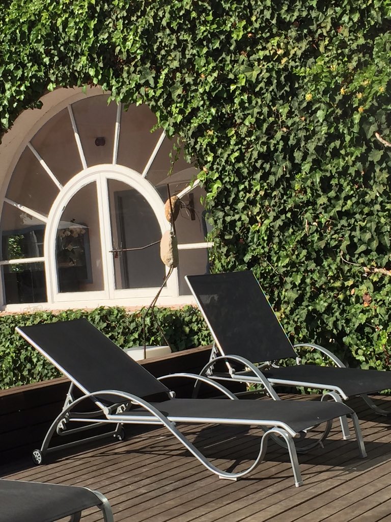 HCesarFitorra's tweet photo. Bonica tarda de #piscina i #terraza https://t.co/kQRjfyrPQF