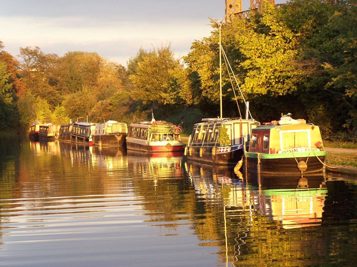 HomesNarrowboat's tweet image. Hi! Looking to find a #narrowboat #home in #London? Our consultants are happy to assist! regentsboathomes.weebly.com/about.html