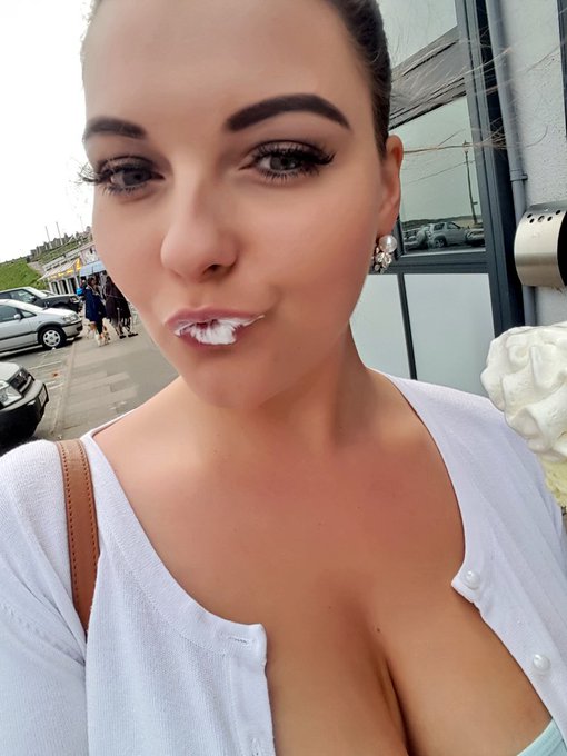 Just enjoying an ice cream on #Gorleston #seafront #greatyarmouth #icecream #lemonsorbet https://t.c<a href="/tag/gorleston"class="tags">#Gorleston</a><a href="/tag/seafront"class="tags">#seafront</a><a href="/tag/icecream"class="tags"><span>#icecream</span></a><a href="/tag/greatyarmouth"class="tags"><span>#greatyarmouth</span></a><a href="/tag/lemonsorbet"class="tags"><span>#lemonsorbet</span></a>