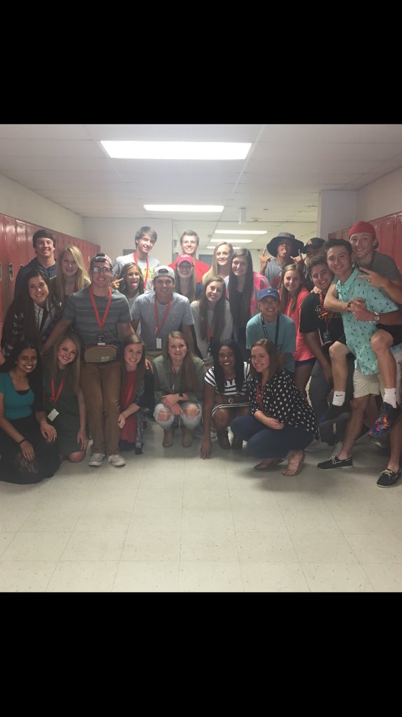 CAHS_LEADERSHIP's tweet photo. Farewell LEADership 2016! Forever in my ❤️ https://t.co/1ElF8sqUiY