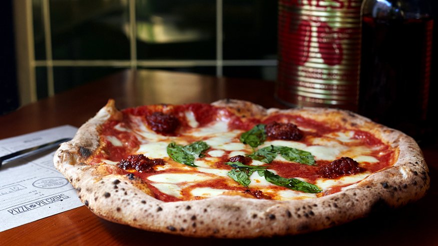 Londonist's tweet image. London's top restaurants delivered by @takeeateasy_uk free delivery code: LONDONIST (spon) bit.ly/22gWCj3