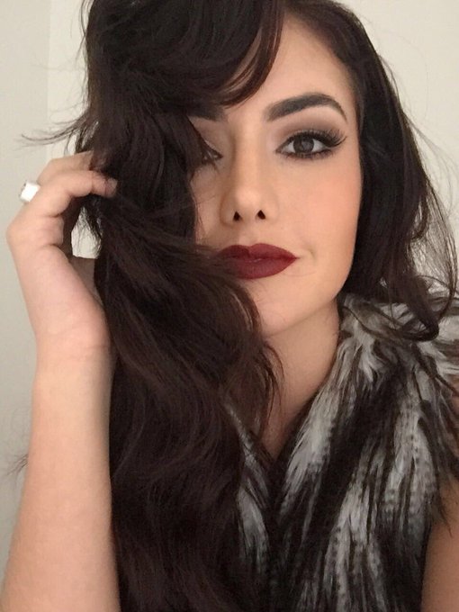 Hola amigos! En dos d&iacute;as sabremos quien es la nueva reina de @NuestraBelleza ,Con mucha FE vamos pa'lante<a href="/tag/colombia"class="tags"><span>#colombia</span></a>