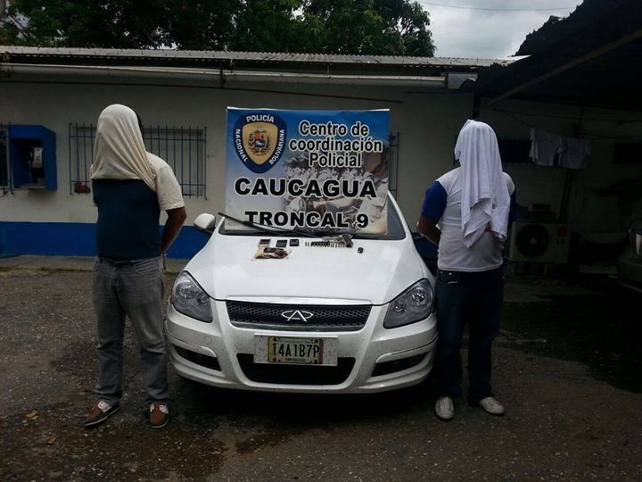 CESGUAR's tweet photo. PNB captura sobrino de alcaldesa de higuerote y  precandidato del PSUV con carro robado y arma de fuego @RPolicial https://t.co/qEMUgwL3g4