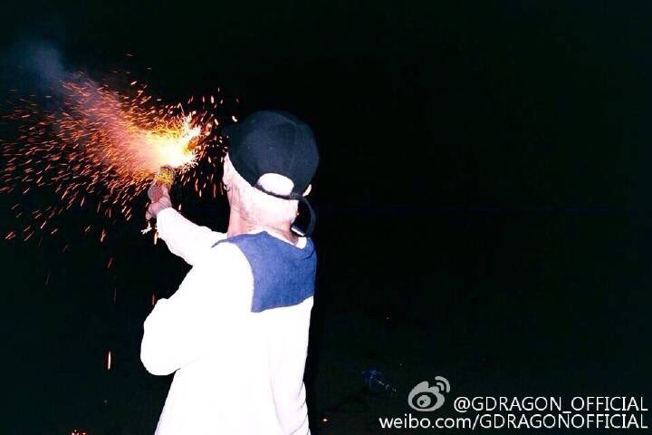 _____Y___G_____'s tweet photo. 花火したいね🎇 https://t.co/JJJ0LnDAOn