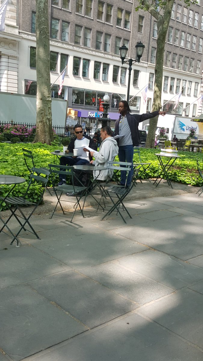 SprintStoreBP's tweet photo. Making noise in Bryant Park: Buy one 6s get one free!  @ElYefe22 @Kpalet5 @2Daveferrer1 https://t.co/qnbWHHMo5y