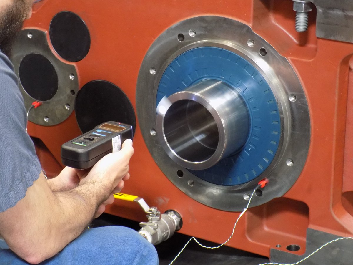 NORD_Gear_US's tweet photo. Every #MAXXDRIVE Large IGU is tested during the assembly process to ensure quality. #FactoryFriday https://t.co/p4BPaZf1lW
