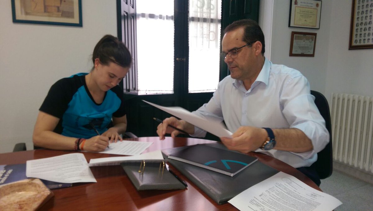 BmAulaCultural's tweet photo. Tras la renovación de @agaribay77 hoy lo ha hecho @SilviaArderius. Ambas partes desean seguir creciendo juntos. https://t.co/WbhseBCzDJ