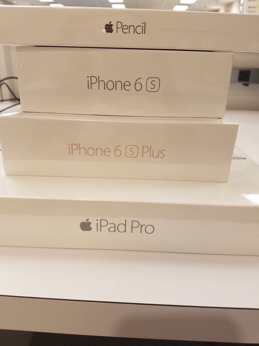 sprint_2092's tweet photo. Looks like a beautiful Graduate package to me! BOGO FREE iPhone 6s &amp; 6s plus!! $200 off any iPad! https://t.co/ZgVKXbSl13