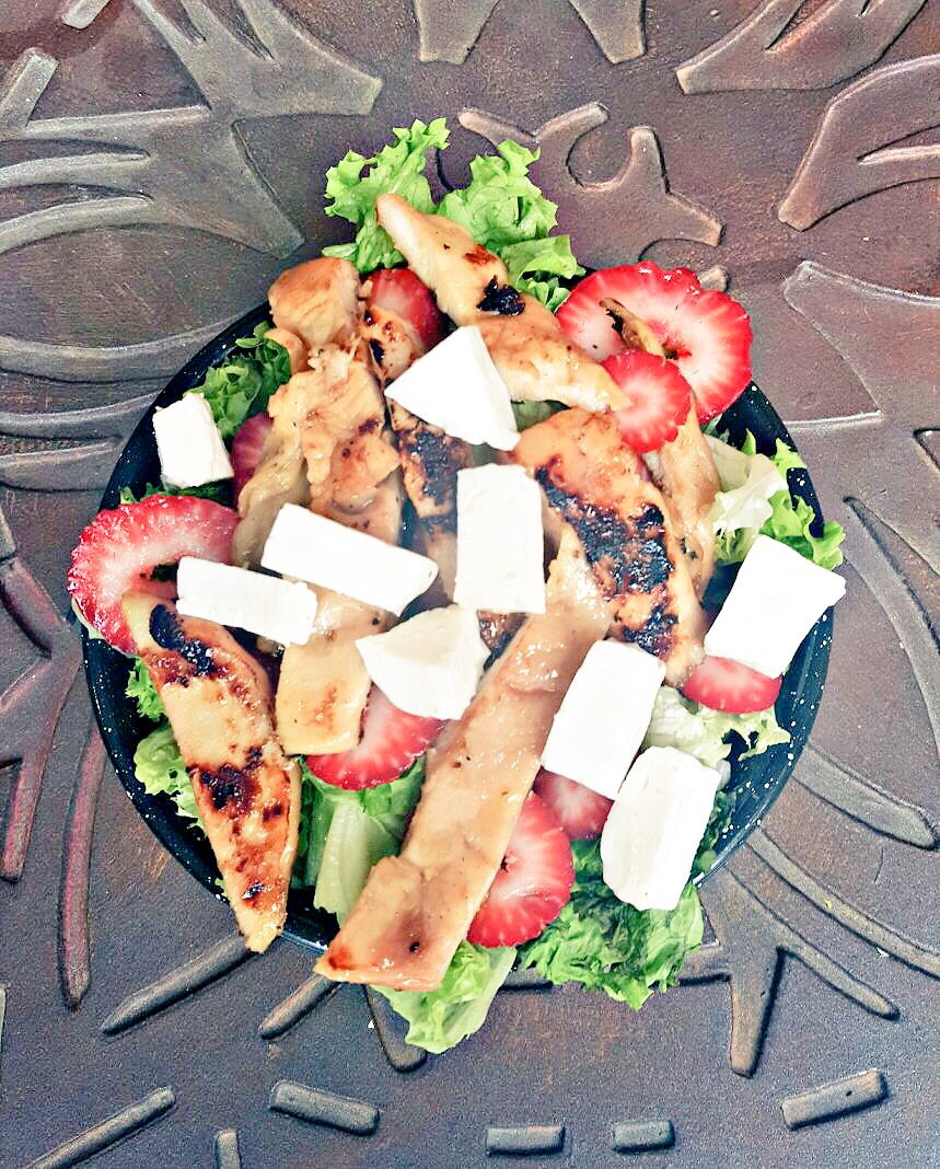 PattiesBT's tweet photo. Los esperamos en @Mercado_Mx  de 1 a 9 Pm !!! Ya probaron nuestras nuevas ensaladas ?? Están increíbles 👌🏻👌🏻 https://t.co/pj3D0xjfsC